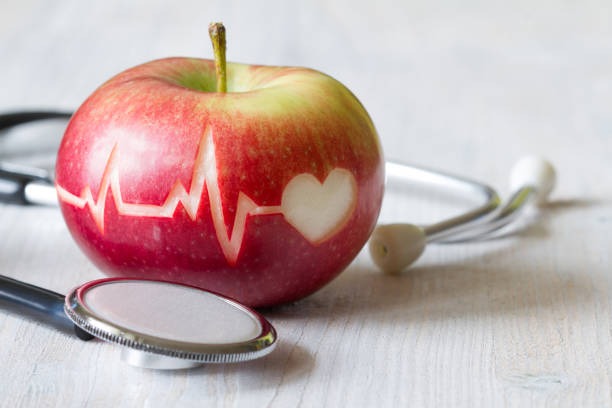 胸痛是心臟出問題嗎？醫師教2招判斷：先辨別疼痛位置！